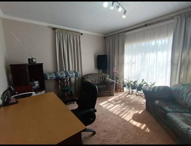 4 BEDROOM HOUSE FOR SALE IN SASOLBURG EXT 11